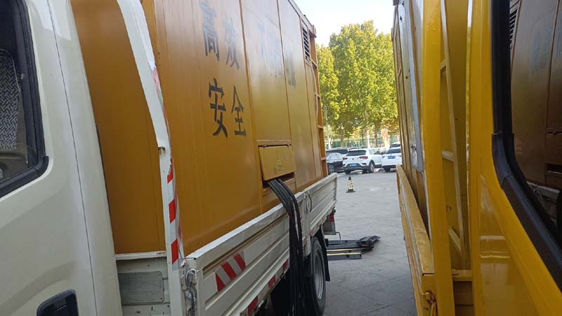 图们如何判断柴油发电机组和UPS电源的切换时间是否符合要求？